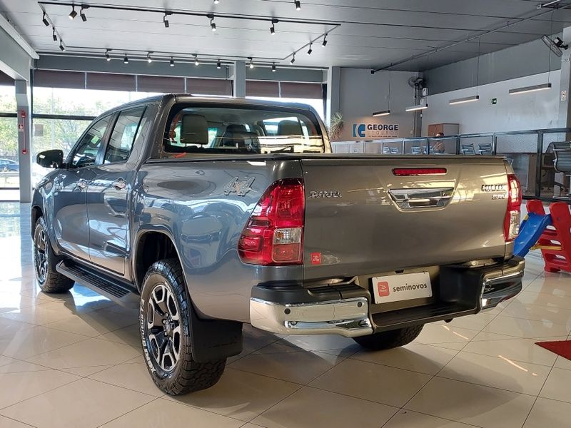 Toyota HILUX 2.7 VVT-i FLEX CD SRV 4X4 AUTOMÁTICO 2021/2021 BETIOLO NOVOS E SEMINOVOS LAJEADO / Carros no Vale