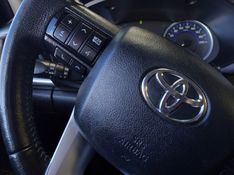 Toyota HILUX 2.8 SR 4X4 CD 16V DIESEL 4P AUTOMÁTICO 2017/2017 BETIOLO NOVOS E SEMINOVOS LAJEADO / Carros no Vale