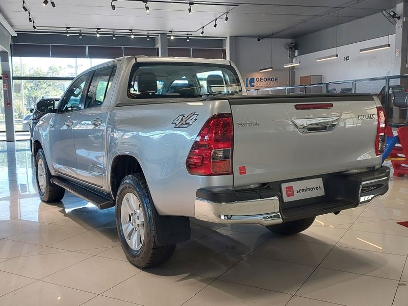 Toyota HILUX 2.8 SR 4X4 CD 16V DIESEL 4P AUTOMÁTICO 2017/2017 BETIOLO NOVOS E SEMINOVOS LAJEADO / Carros no Vale