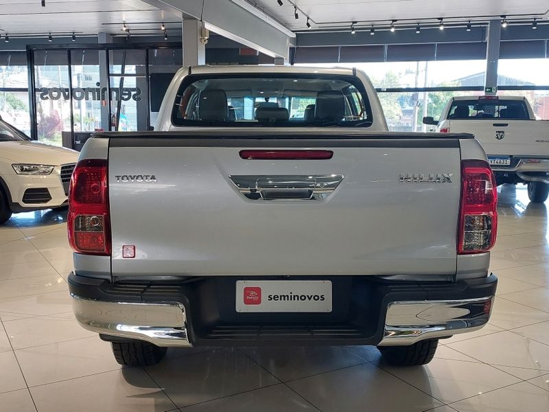 Toyota HILUX 2.8 SR 4X4 CD 16V DIESEL 4P AUTOMÁTICO 2017/2017 BETIOLO NOVOS E SEMINOVOS LAJEADO / Carros no Vale