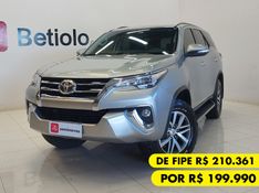 Toyota HILUX SW4 2.8 SRX 4X4 7 LUGARES 16V TURBO INTERCOOLER DIESEL 4P AUTOMÁTICO 2016/2017 BETIOLO NOVOS E SEMINOVOS LAJEADO / Carros no Vale