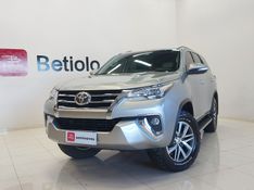 Toyota HILUX SW4 2.8 SRX 4X4 7 LUGARES 16V TURBO INTERCOOLER DIESEL 4P AUTOMÁTICO 2016/2017 BETIOLO NOVOS E SEMINOVOS LAJEADO / Carros no Vale