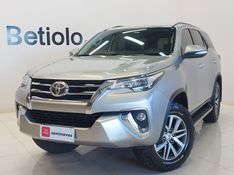 Toyota HILUX SW4 2.8 SRX 4X4 7 LUGARES 16V TURBO INTERCOOLER DIESEL 4P AUTOMÁTICO 2016/2017 BETIOLO NOVOS E SEMINOVOS LAJEADO / Carros no Vale