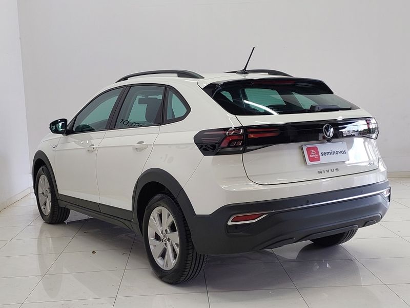 Volkswagen NIVUS 1.0 200 TSI TOTAL FLEX COMFORTLINE AUTOMÁTICO 2024/2024 BETIOLO NOVOS E SEMINOVOS LAJEADO / Carros no Vale