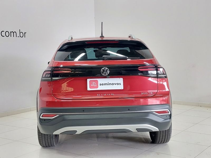 Volkswagen NIVUS 1.0 200 TSI TOTAL FLEX HIGHLINE AUTOMÁTICO 2022/2023 BETIOLO NOVOS E SEMINOVOS LAJEADO / Carros no Vale