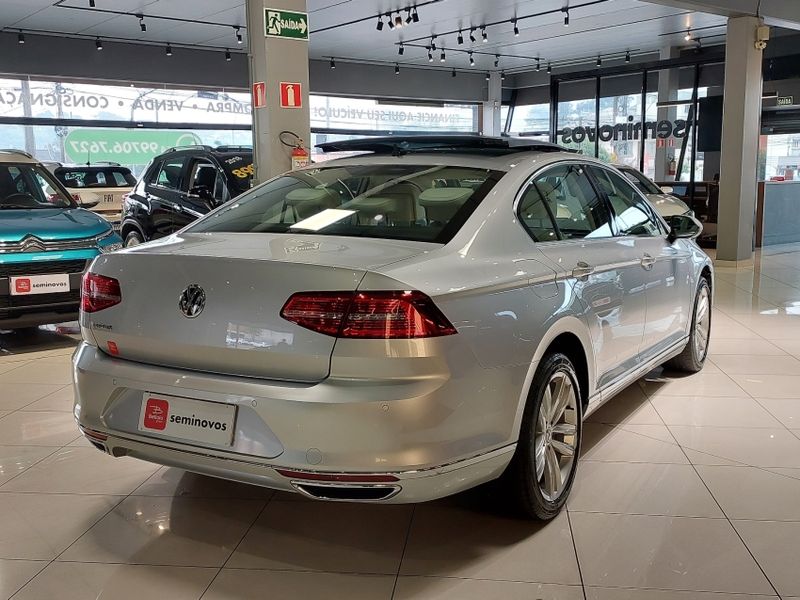 Volkswagen PASSAT 2.0 16V TSI BLUEMOTION GASOLINA HIGHLINE 4P DSG 2018/2018 BETIOLO NOVOS E SEMINOVOS LAJEADO / Carros no Vale