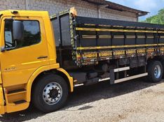 Mercedes-Benz Atego 2425 3-Eixos 2p 2011/2011 CAMINHÕES & CAMIONETAS PASSO FUNDO / Carros no Vale