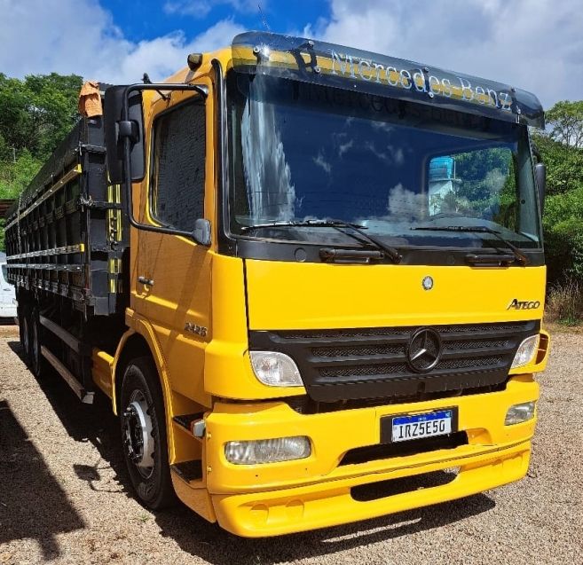 Mercedes-Benz Atego 2425 3-Eixos 2p 2011/2011 CAMINHÕES & CAMIONETAS PASSO FUNDO / Carros no Vale