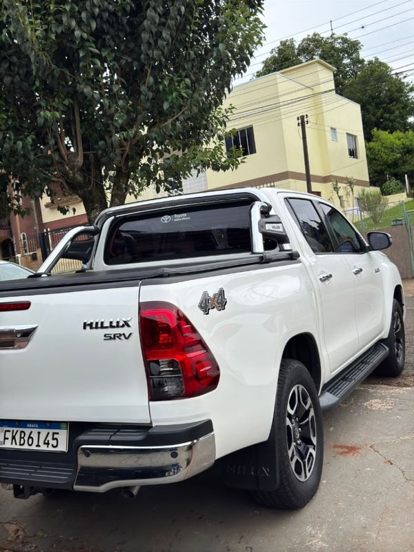 Toyota HILUX 2.8 D-4D TURBO DIESEL CD SRV 4X4 AUTOMÁTICO 2022/2022 CAMINHÕES & CAMIONETAS PASSO FUNDO / Carros no Vale