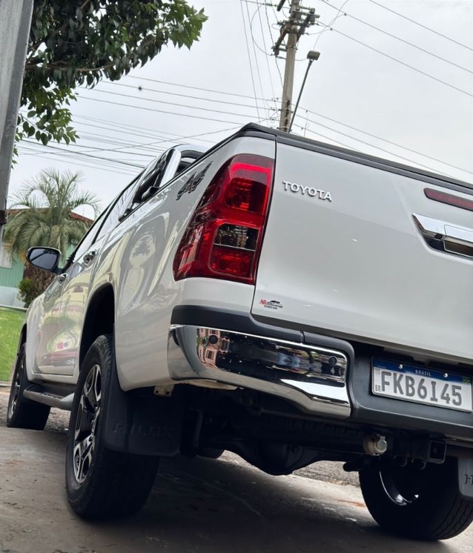 Toyota HILUX 2.8 D-4D TURBO DIESEL CD SRV 4X4 AUTOMÁTICO 2022/2022 CAMINHÕES & CAMIONETAS PASSO FUNDO / Carros no Vale