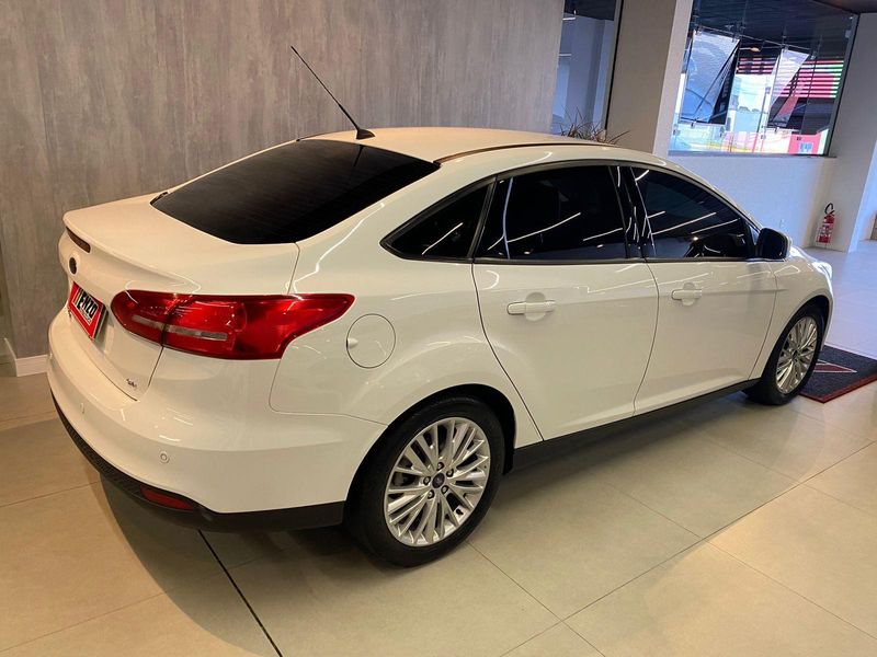 Ford Focus Sedan I/ SE AT 2.0SC 2016/2017 ENZO MULTIMARCAS CAXIAS DO SUL / Carros no Vale