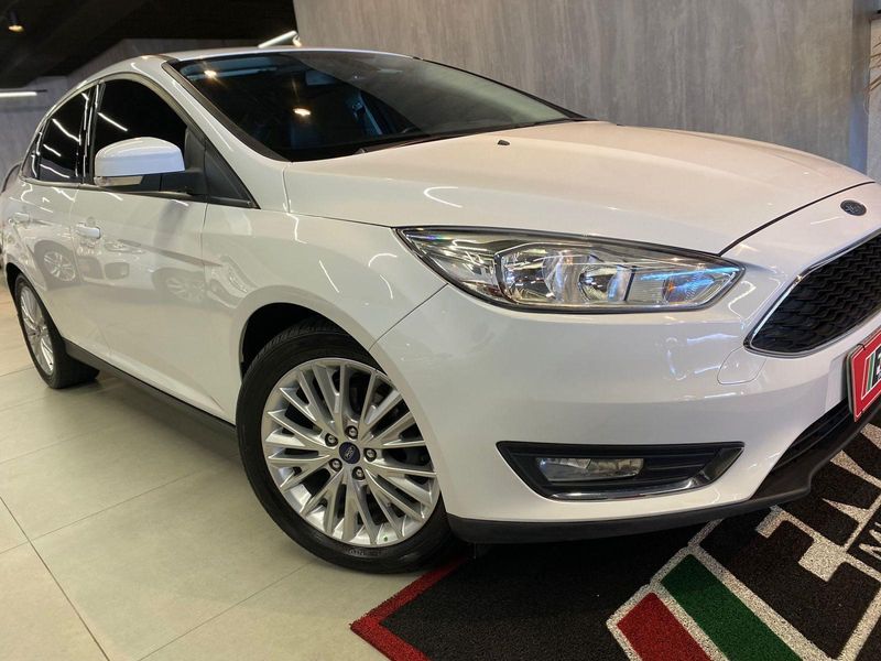 Ford Focus Sedan I/ SE AT 2.0SC 2016/2017 ENZO MULTIMARCAS CAXIAS DO SUL / Carros no Vale