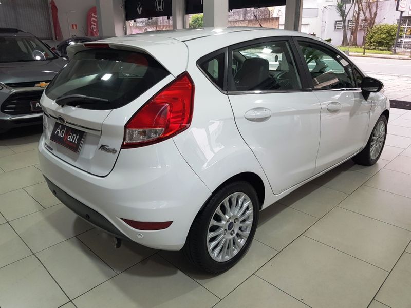 Ford FIESTA 1.6 TITANIUM HATCH 16V FLEX 4P POWERSHIFT 2014/2015 ADVANT AUTOMÓVEIS CAXIAS DO SUL / Carros no Vale