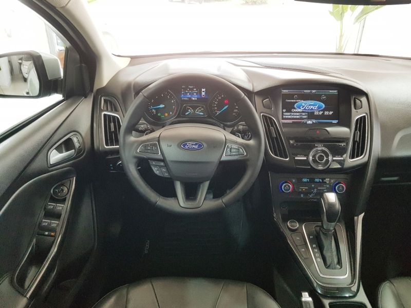 Ford FOCUS 2.0 TITANIUM PLUS FASTBACK 16V FLEX 4P POWERSHIFT 2016/2016 ADVANT AUTOMÓVEIS CAXIAS DO SUL / Carros no Vale