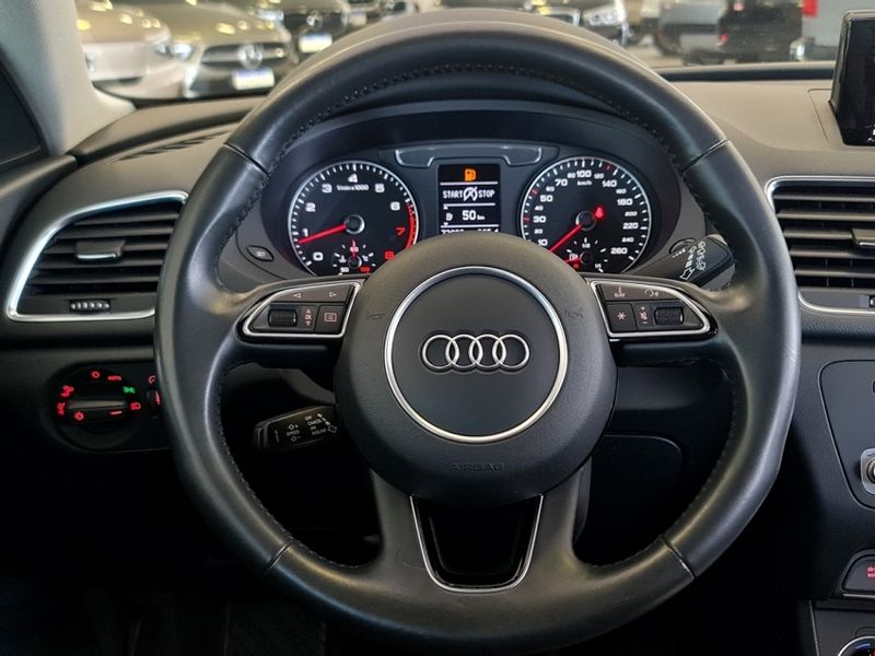 Audi Q3 2.0 TFSI AMBIENTE QUATTRO 4P GASOLINA S TRONIC 2017/2018 CARRO DEZ NOVO HAMBURGO / Carros no Vale