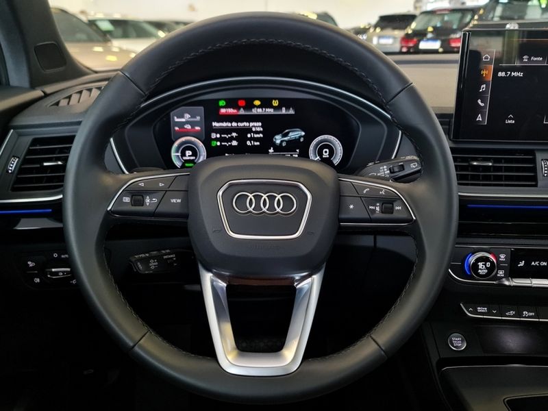 Audi Q5 2.0 55 TFSIE PHEV SPORTBACK PERFORMANCE BLACK QUATTRO S TRONIC 2022/2023 CARRO DEZ NOVO HAMBURGO / Carros no Vale