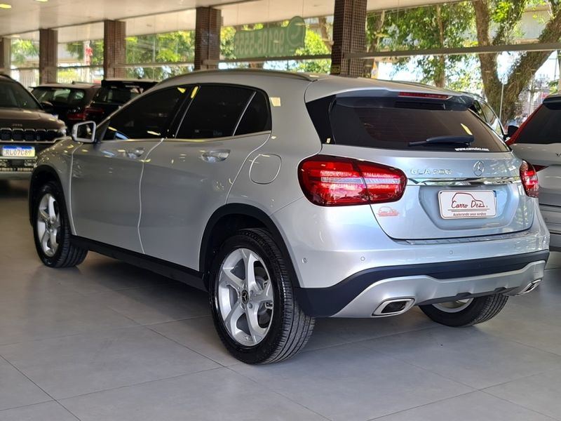 Mercedes-Benz GLA 200 1.6 CGI FLEX ADVANCE 7G-DCT 2019/2019 CARRO DEZ NOVO HAMBURGO / Carros no Vale