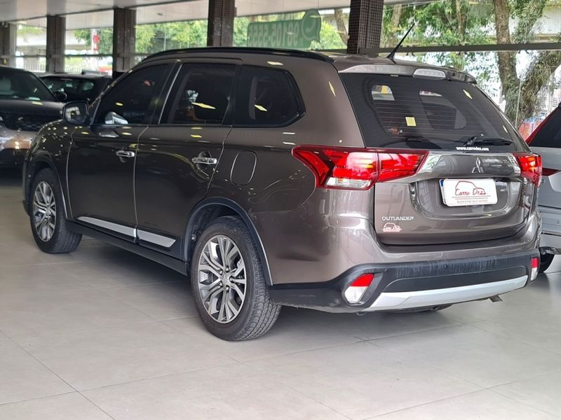 Mitsubishi OUTLANDER 2.0 16V GASOLINA 4P AUTOMÁTICO 2015/2016 CARRO DEZ NOVO HAMBURGO / Carros no Vale