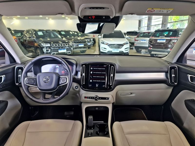 Volvo XC40 2.0 T4 GASOLINA MOMENTUM GEARTRONIC 2020/2020 CARRO DEZ NOVO HAMBURGO / Carros no Vale