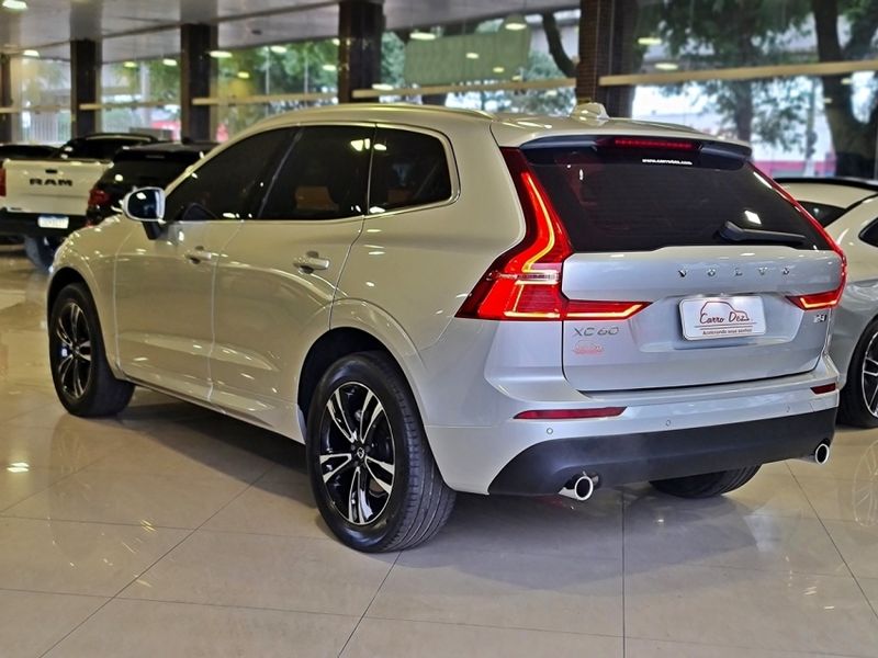 Volvo XC60 2.0 T5 GASOLINA MOMENTUM AWD GEARTRONIC 2017/2018 CARRO DEZ NOVO HAMBURGO / Carros no Vale