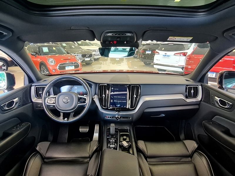 Volvo XC60 2.0 T8 HYBRID R-DESIGN AWD GEARTRONIC 2019/2020 CARRO DEZ NOVO HAMBURGO / Carros no Vale