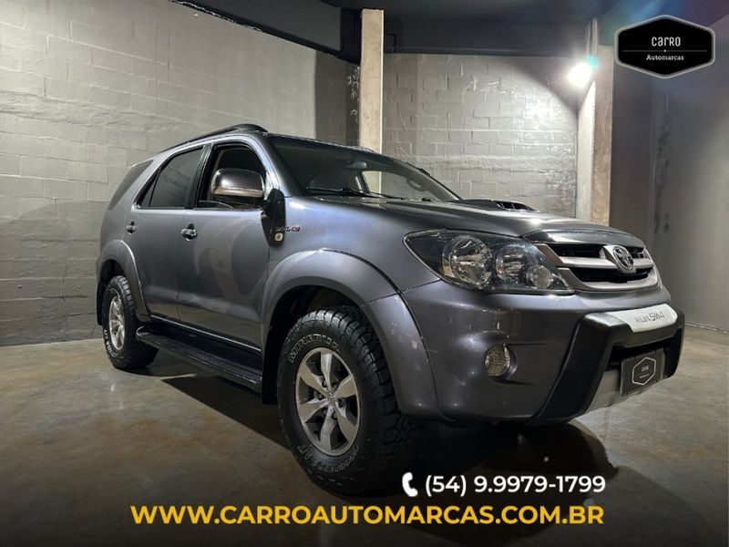 Toyota HILUX SW4 3.0 SRV 4X4 16V TURBO INTERCOOLER DIESEL 4P AUTOMÁTICO 2007/2008 CARRO AUTOMARCAS CAXIAS DO SUL / Carros no Vale