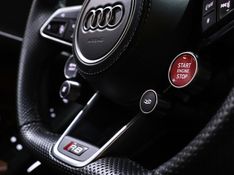 Audi R8 5.2 FSI COUPE PLUS QUATTRO V10 40V GASOLINA 2P S TRONIC 2017/2018 VIA BELLA VEÍCULOS ESPECIAIS CAXIAS DO SUL / Carros no Vale