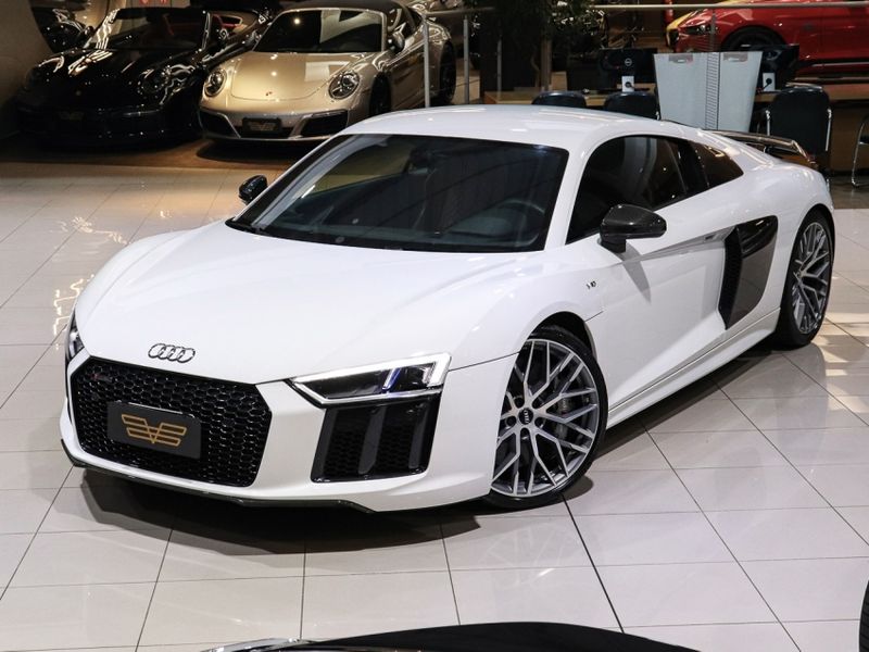 Audi R8 5.2 FSI COUPE PLUS QUATTRO V10 40V GASOLINA 2P S TRONIC 2017/2018 VIA BELLA VEÍCULOS ESPECIAIS CAXIAS DO SUL / Carros no Vale