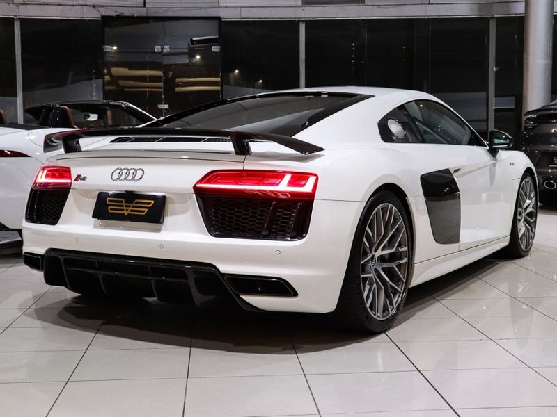 Audi R8 5.2 FSI COUPE PLUS QUATTRO V10 40V GASOLINA 2P S TRONIC 2017/2018 VIA BELLA VEÍCULOS ESPECIAIS CAXIAS DO SUL / Carros no Vale