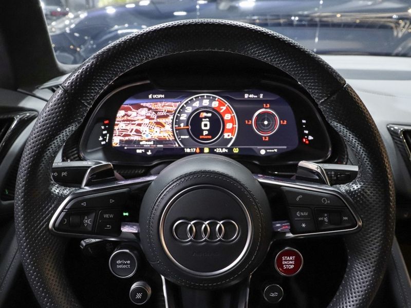 Audi R8 5.2 FSI COUPE PLUS QUATTRO V10 40V GASOLINA 2P S TRONIC 2017/2018 VIA BELLA VEÍCULOS ESPECIAIS CAXIAS DO SUL / Carros no Vale