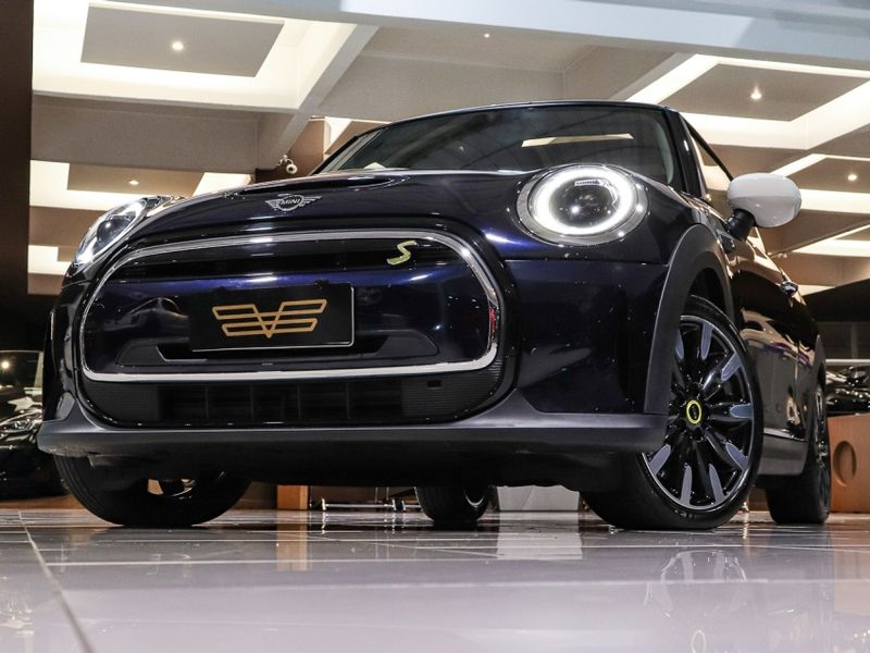 Mini COOPER SE EXCLUSIVE 2P ELÉTRICO 2021/2022 VIA BELLA VEÍCULOS ESPECIAIS CAXIAS DO SUL / Carros no Vale