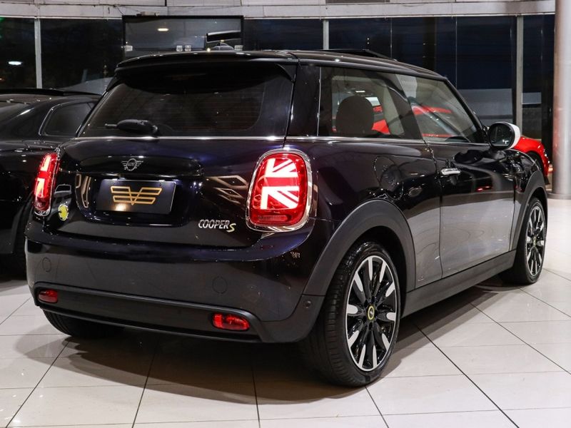 Mini COOPER SE EXCLUSIVE 2P ELÉTRICO 2021/2022 VIA BELLA VEÍCULOS ESPECIAIS CAXIAS DO SUL / Carros no Vale