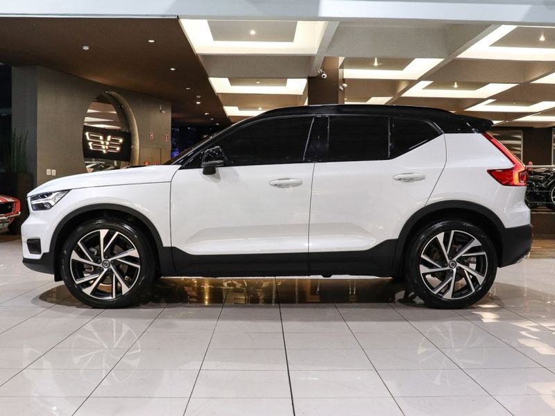 Volvo XC40 2.0 T5 GASOLINA R-DESIGN AWD GEARTRONIC 2018/2019 VIA BELLA VEÍCULOS ESPECIAIS CAXIAS DO SUL / Carros no Vale