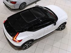 Volvo XC40 2.0 T5 GASOLINA R-DESIGN AWD GEARTRONIC 2018/2019 VIA BELLA VEÍCULOS ESPECIAIS CAXIAS DO SUL / Carros no Vale