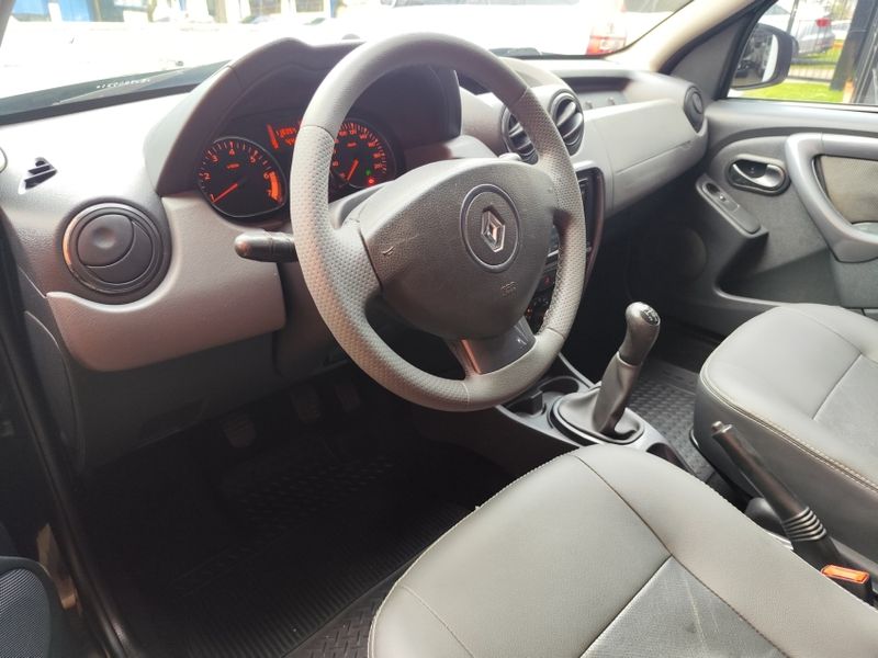 Renault DUSTER 1.6 DYNAMIQUE 4X2 16V FLEX 4P MANUAL 2013/2014 VINTAGE VEÍCULOS CAXIAS DO SUL / Carros no Vale