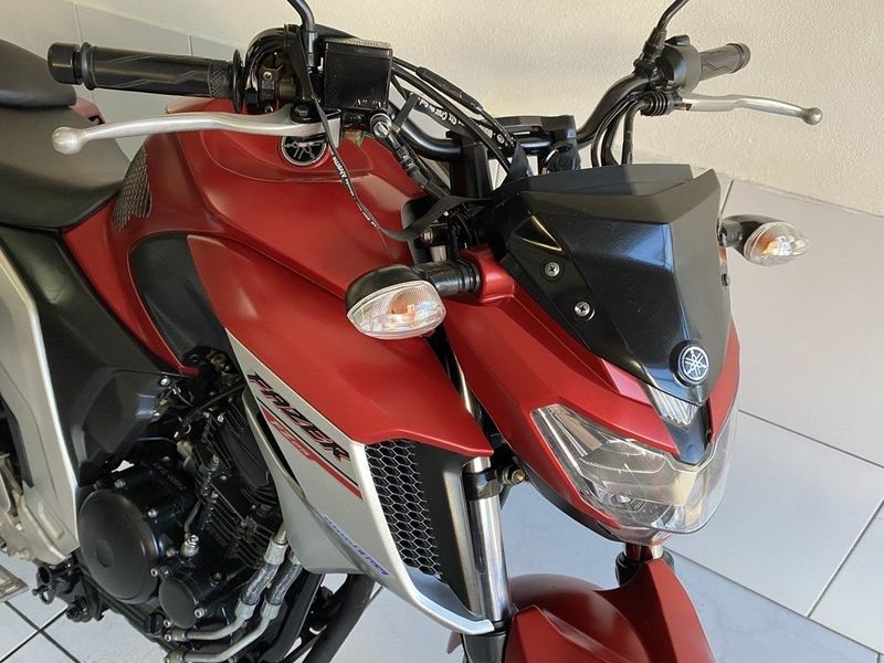 Yamaha FAZER 250 2018 SÓ MOTOS E AUTOMÓVEIS SANTA CRUZ DO SUL / Carros no Vale