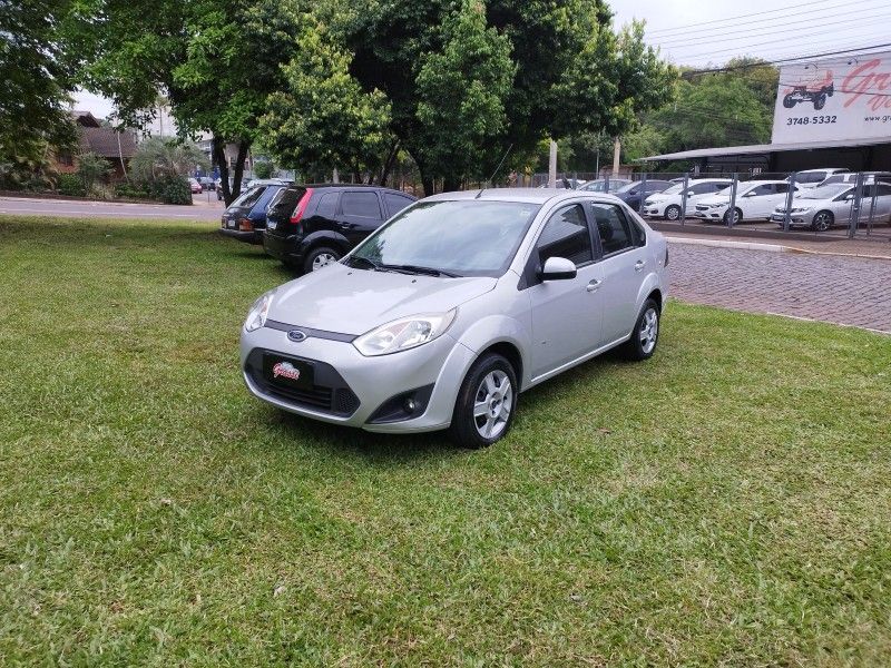 Ford FIESTA SEDAN 1.6 2014 GRASSI VEÍCULOS LAJEADO / Carros no Vale