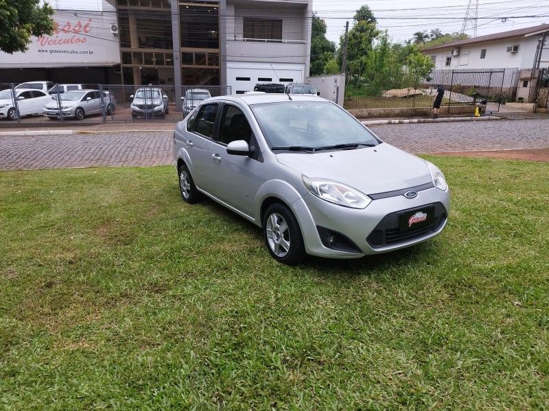 Ford FIESTA SEDAN 1.6 2014 GRASSI VEÍCULOS LAJEADO / Carros no Vale