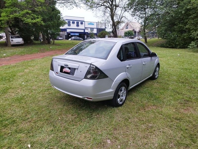 Ford FIESTA SEDAN 1.6 2014 GRASSI VEÍCULOS LAJEADO / Carros no Vale