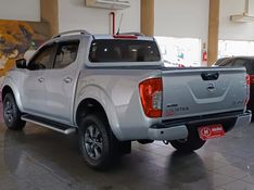 Nissan FRONTIER LE 2.3 BI TURBO 2017 HÉLIO AUTOMÓVEIS LAJEADO / Carros no Vale