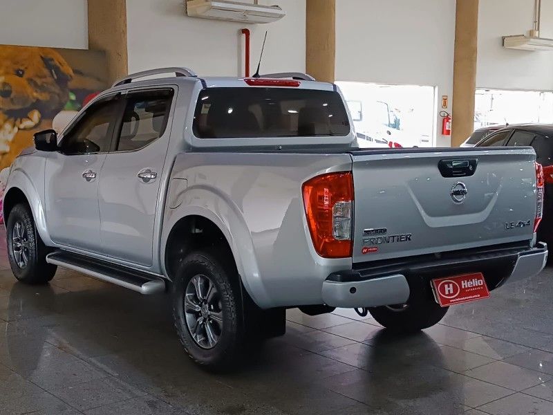 Nissan FRONTIER LE 2.3 BI TURBO 2017 HÉLIO AUTOMÓVEIS LAJEADO / Carros no Vale