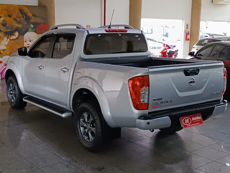 Nissan FRONTIER LE 2.3 BI TURBO 2017 HÉLIO AUTOMÓVEIS LAJEADO / Carros no Vale