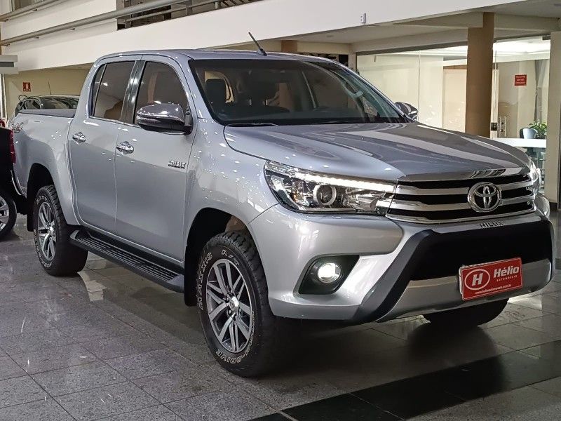 Toyota HILUX CAB.DUPLA SRX 2.8 2018 HÉLIO AUTOMÓVEIS LAJEADO / Carros no Vale