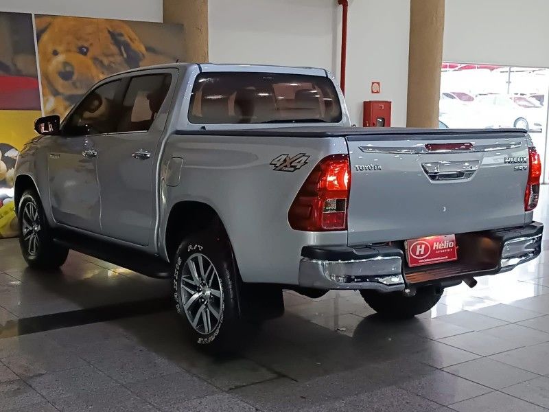 Toyota HILUX CAB.DUPLA SRX 2.8 2018 HÉLIO AUTOMÓVEIS LAJEADO / Carros no Vale