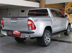 Toyota HILUX CAB.DUPLA SRX 2.8 2018 HÉLIO AUTOMÓVEIS LAJEADO / Carros no Vale