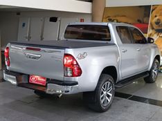 Toyota HILUX CAB.DUPLA SRX 2.8 2018 HÉLIO AUTOMÓVEIS LAJEADO / Carros no Vale