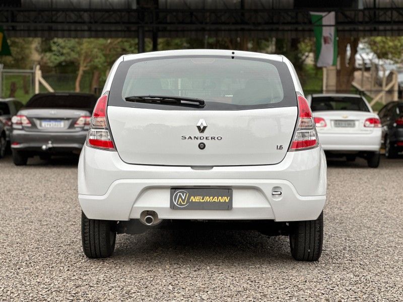 Renault SANDERO PRIVILEGE 1.6 2014 NEUMANN VEÍCULOS ARROIO DO MEIO / Carros no Vale