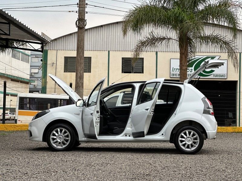 Renault SANDERO PRIVILEGE 1.6 2014 NEUMANN VEÍCULOS ARROIO DO MEIO / Carros no Vale