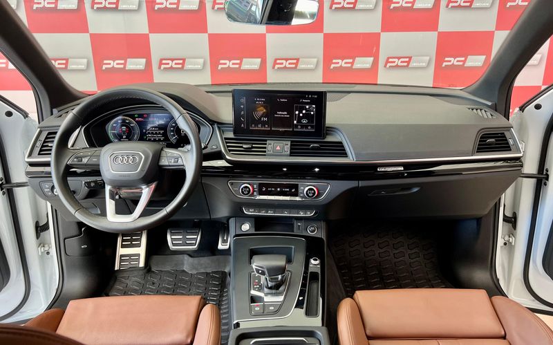 Audi Q5 SB P Black 2.0 TFSIe S.Tr Qt (Hib.) 2022/2023 PC VEÍCULOS SANTA CRUZ DO SUL / Carros no Vale