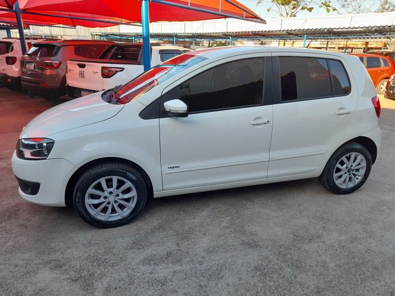 Volkswagen FOX TREND 1.0 8V 2014 FERREIRA VEÍCULOS VENÂNCIO AIRES / Carros no Vale